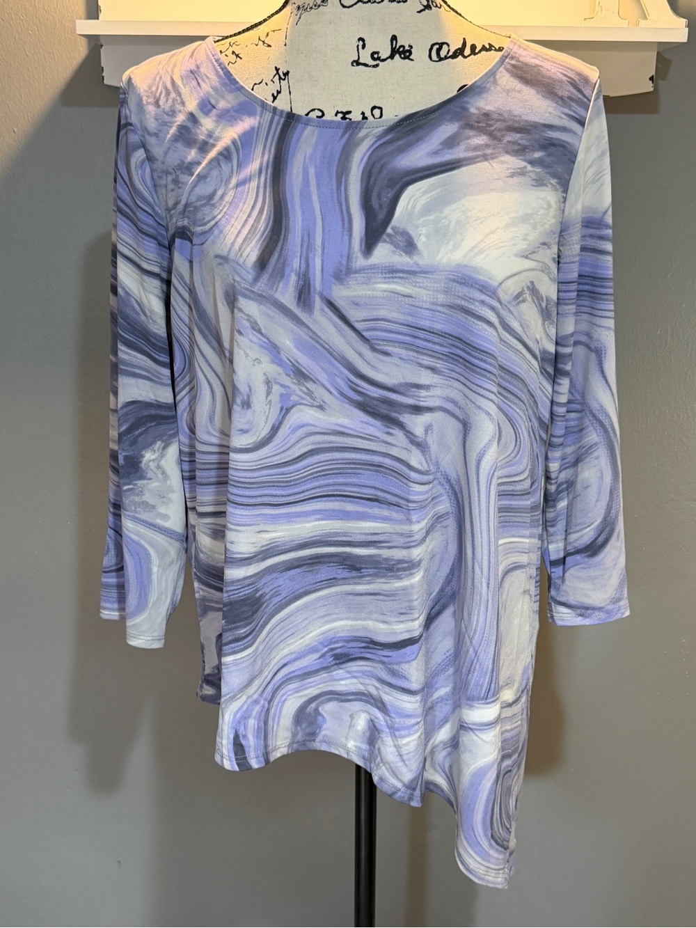 CHICO’S LAVENDER & WHITE SWIRL PRINT LONG SLEEVE BLOUSE SZ 1